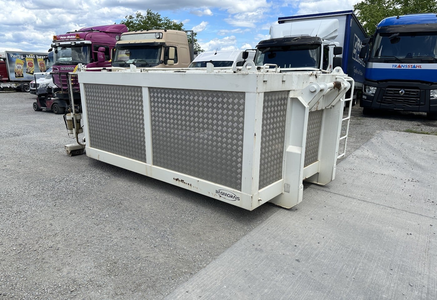 MOTO6625_3049591 vehicle image