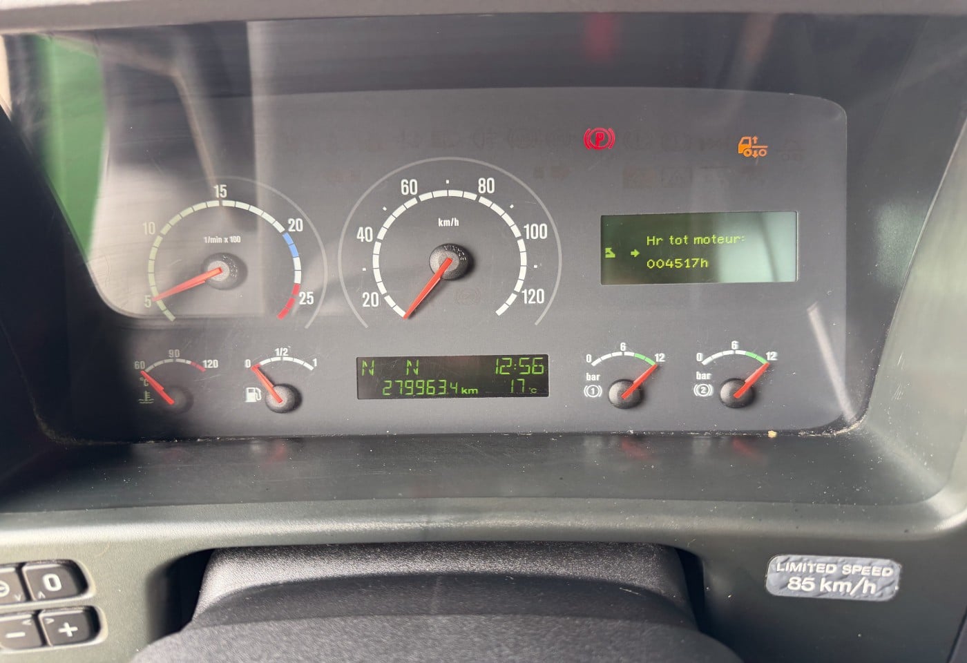 MOTO6625_3049595 vehicle image