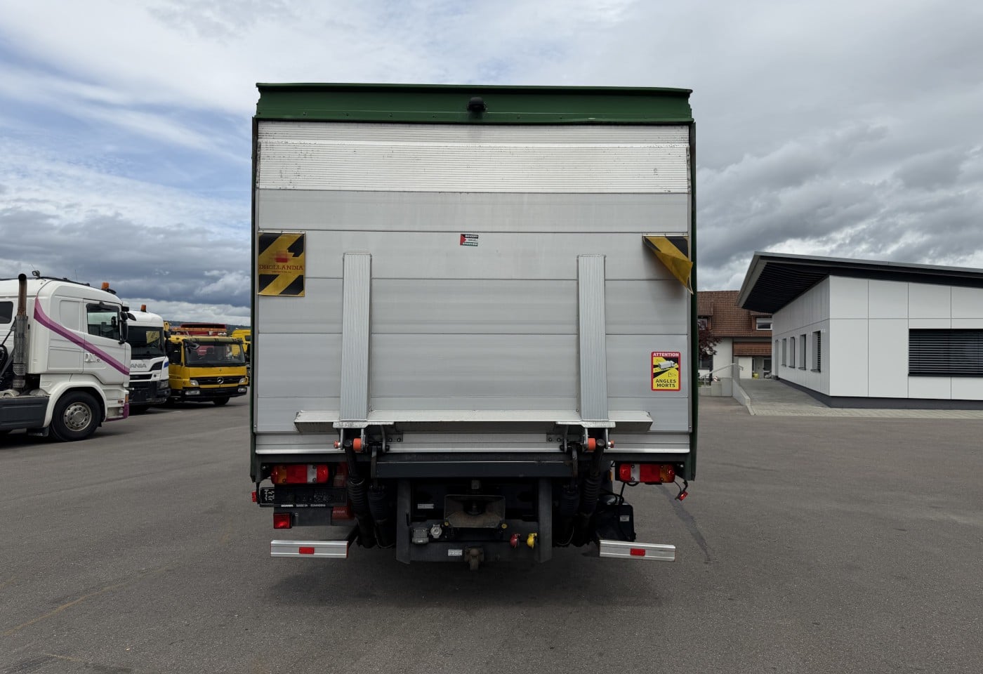 MOTO6625_3049595 vehicle image