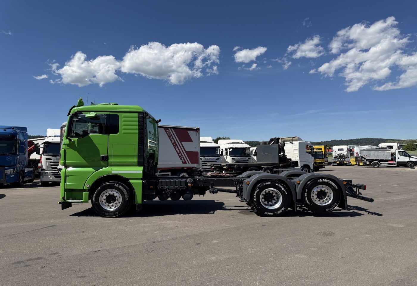 MOTO6625_3049602 vehicle image