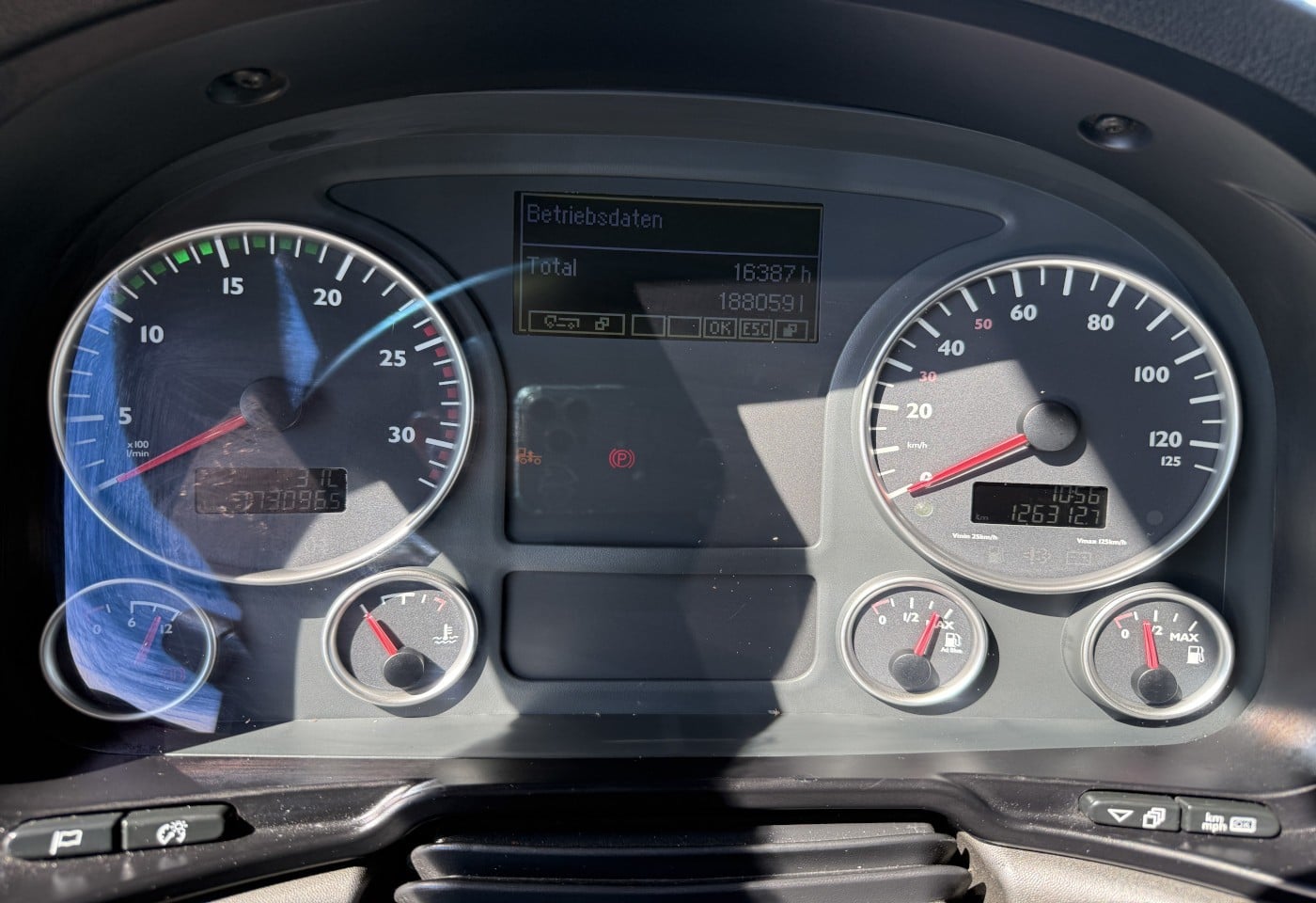 MOTO6625_3049584 vehicle image
