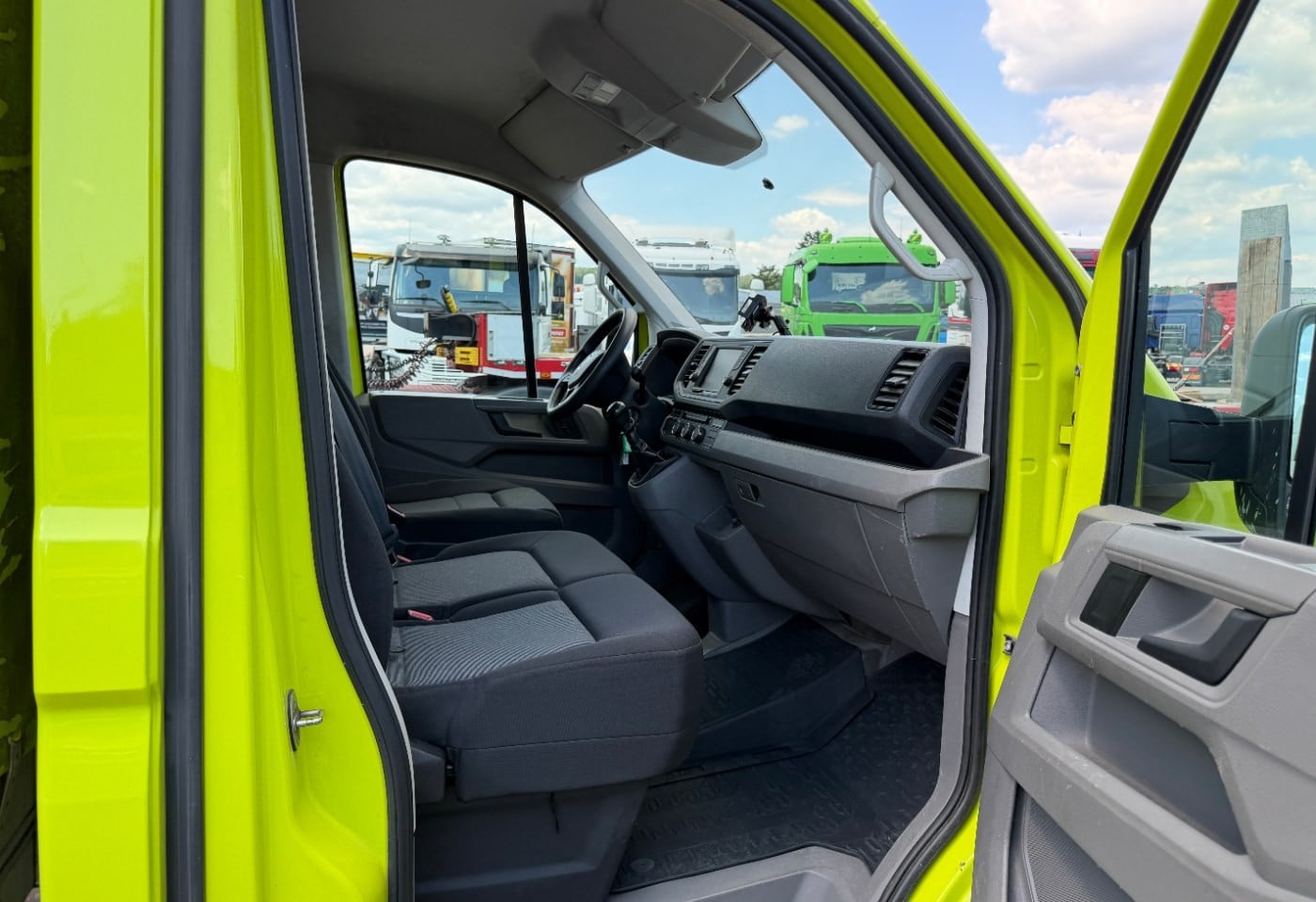 MOTO6625_3049581 vehicle image
