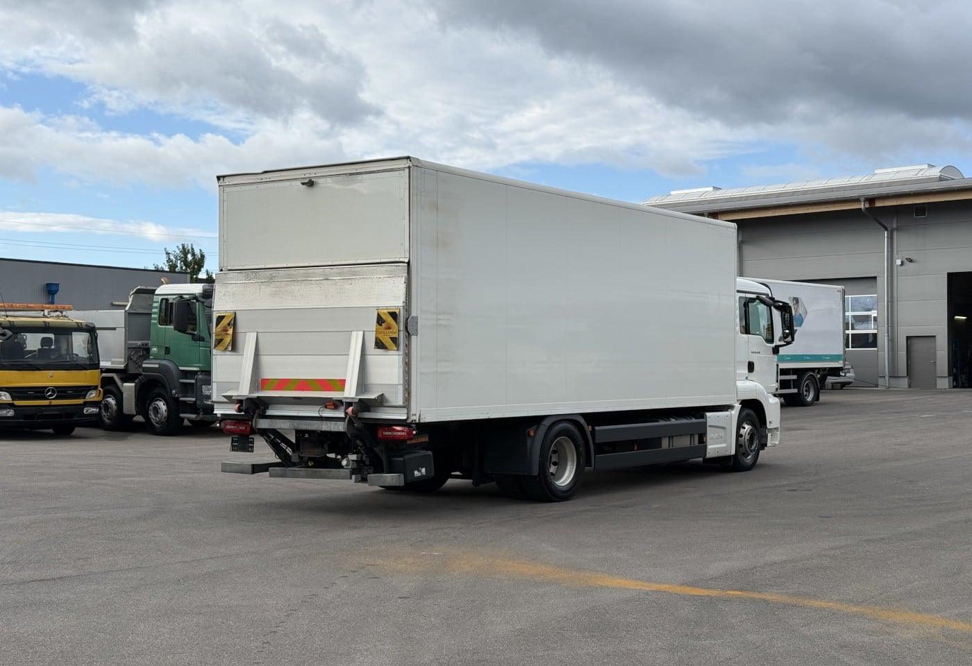 MOTO6625_3049554 vehicle image
