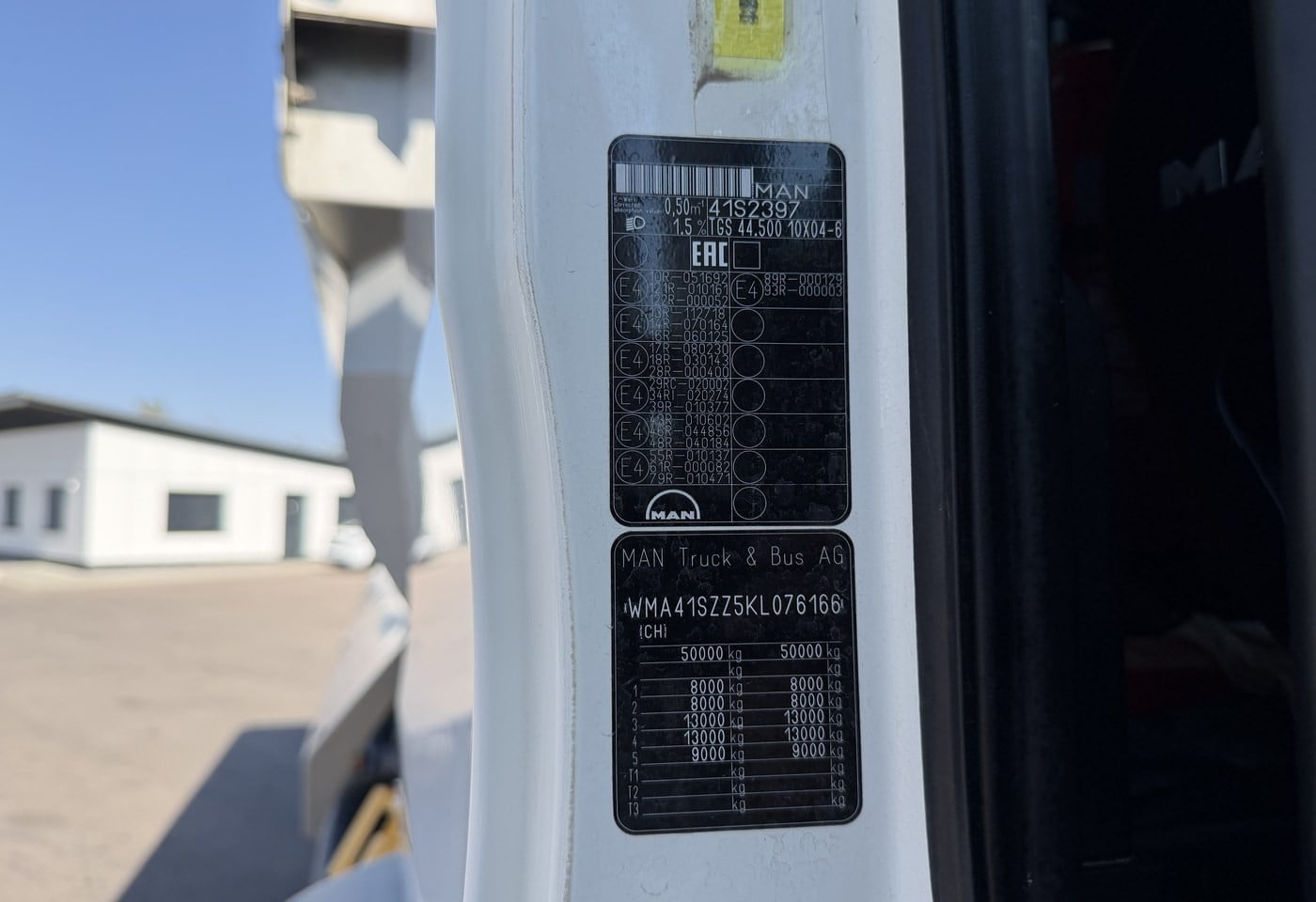 MOTO6625_3049536 vehicle image