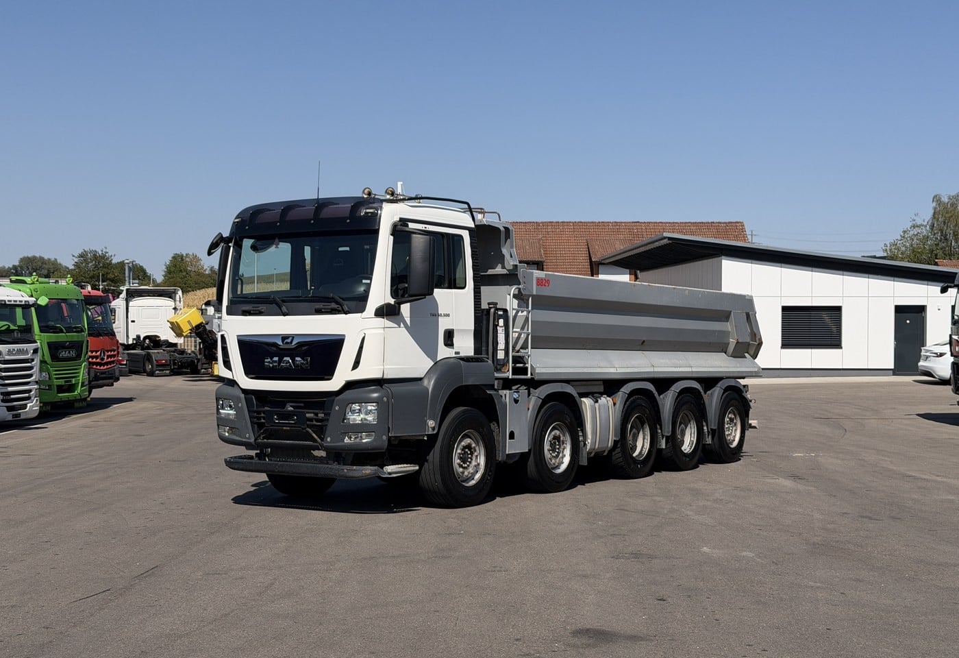 MOTO6625_3049536 vehicle image
