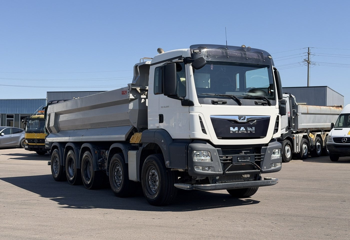 MOTO6625_3049536 vehicle image