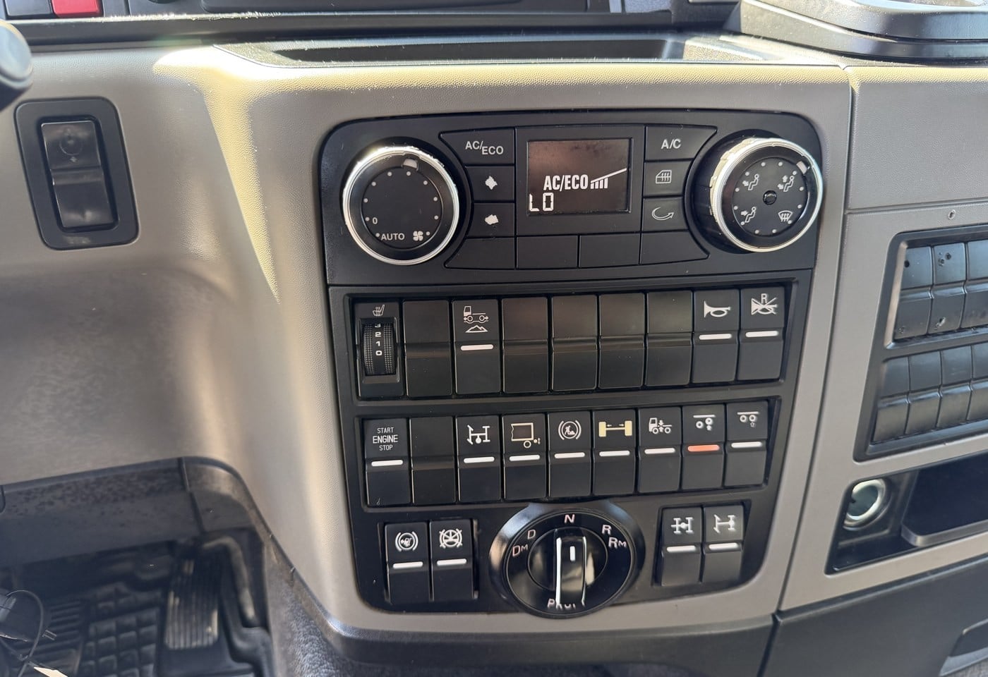 MOTO6625_3049536 vehicle image