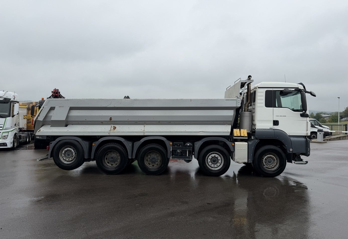 MOTO6625_3049906 vehicle image