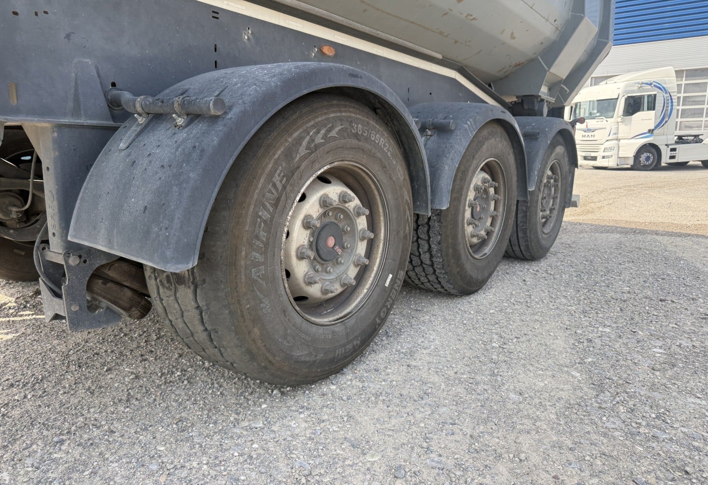 MOTO6625_3049555 vehicle image
