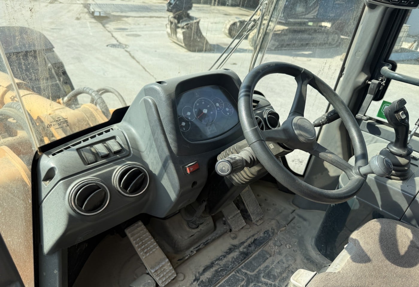 MOTO6625_3049562 vehicle image