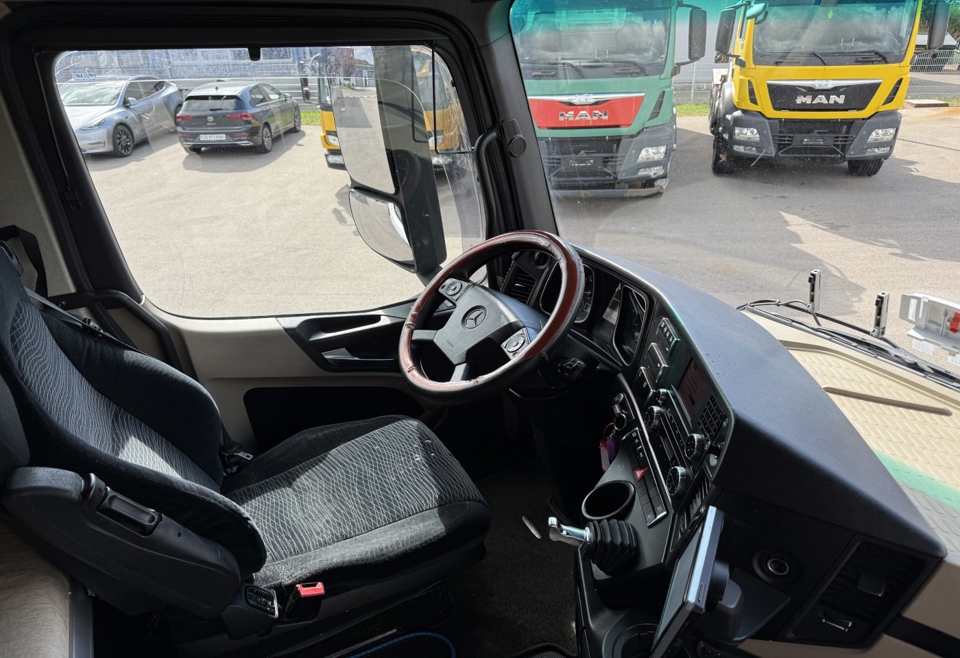 MOTO6625_3049553 vehicle image