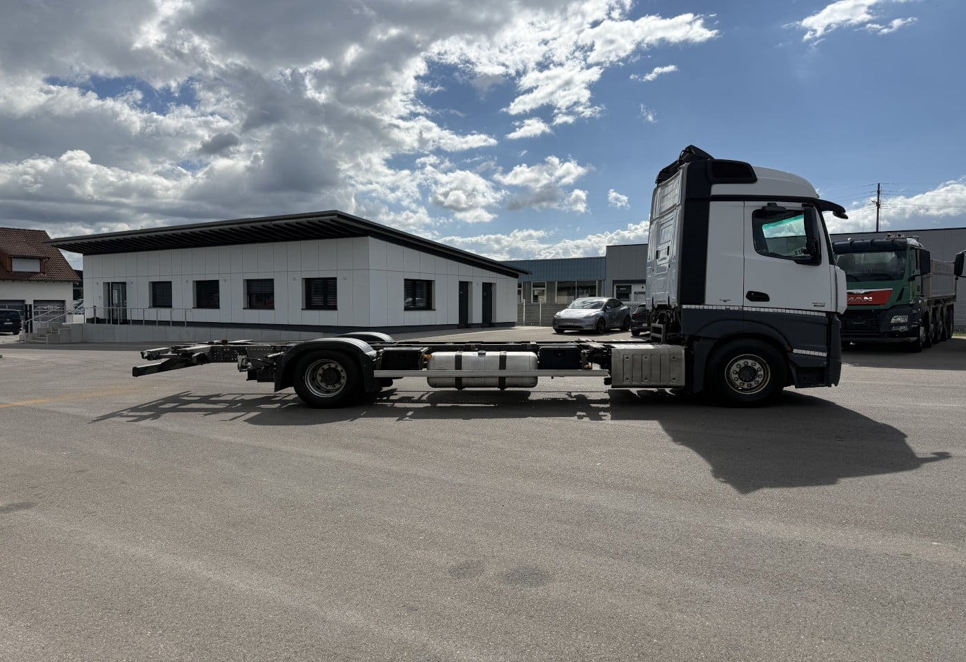 MOTO6625_3049553 vehicle image