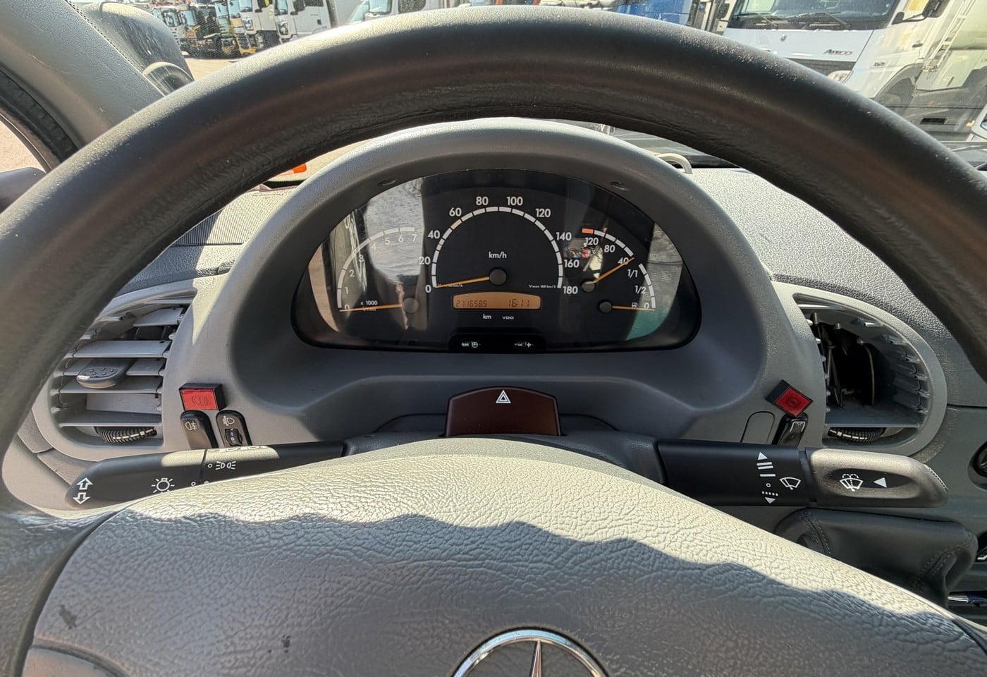 MOTO6625_3049539 vehicle image