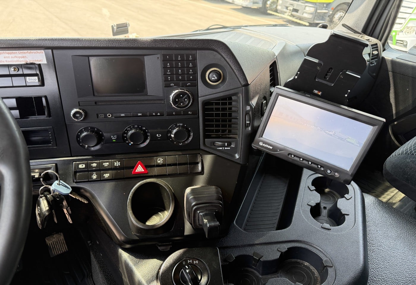 MOTO6625_3049547 vehicle image