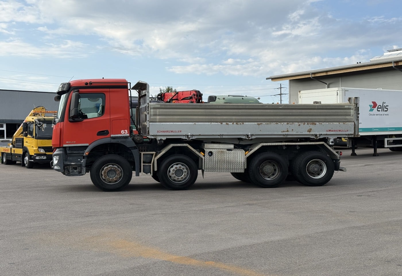 MOTO6625_3053352 vehicle image