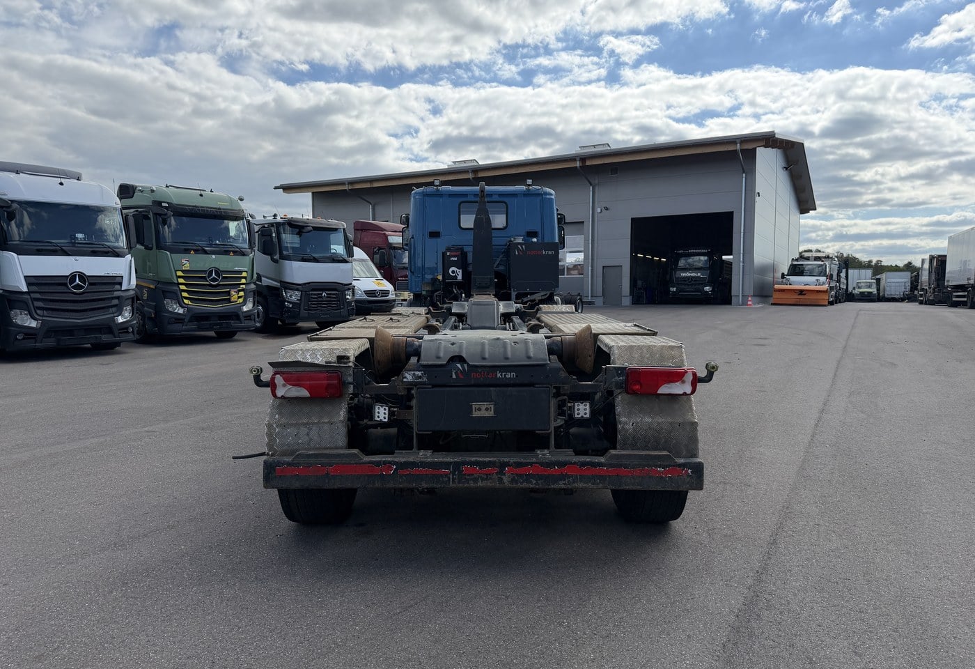 MOTO6625_3054450 vehicle image