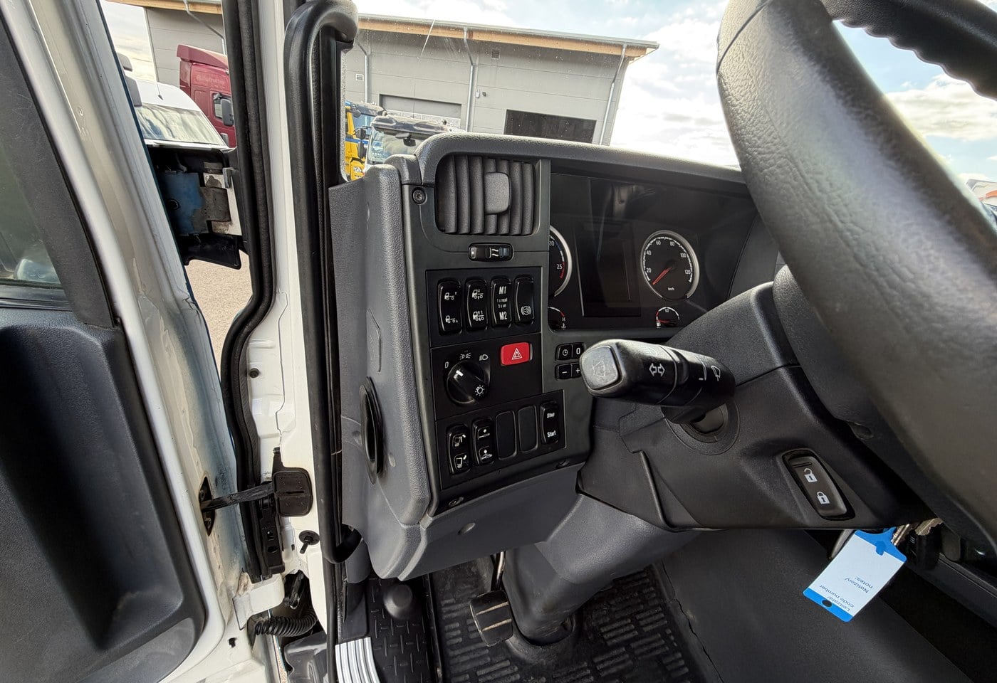 MOTO6625_3054450 vehicle image