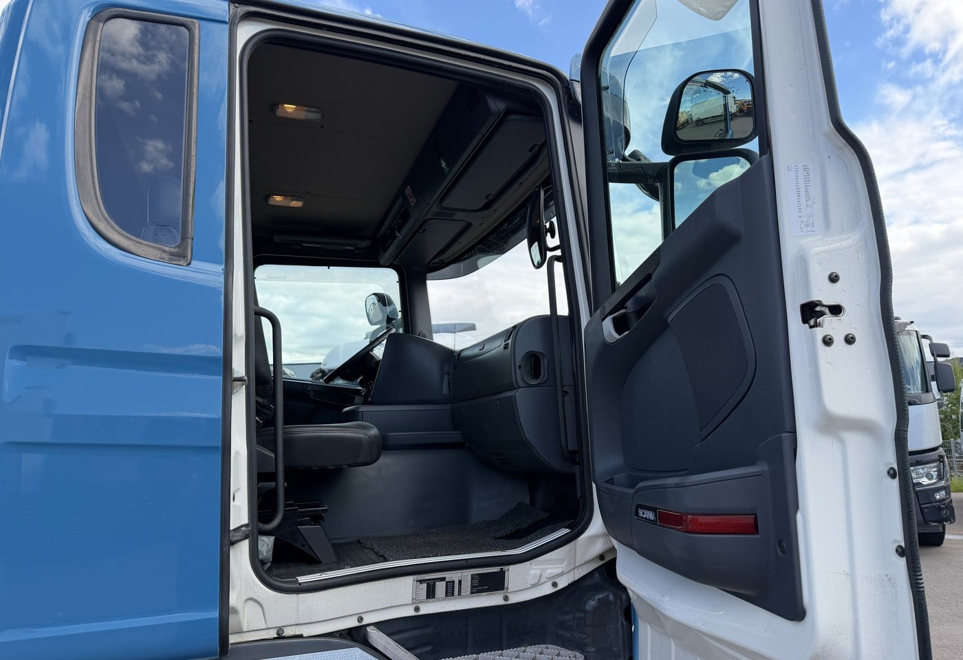 MOTO6625_3054450 vehicle image