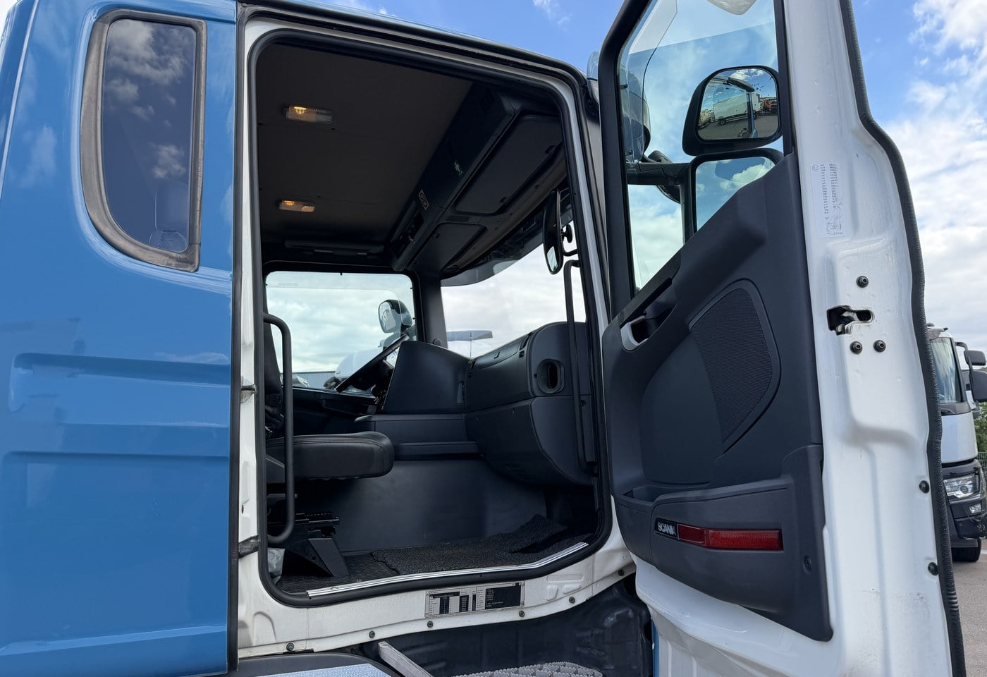 MOTO6625_3054450 vehicle image