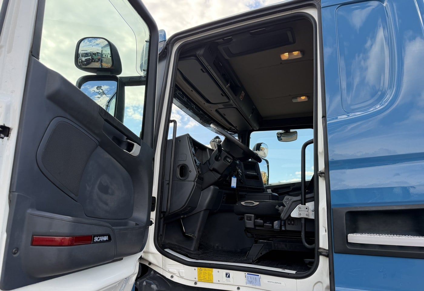 MOTO6625_3054450 vehicle image
