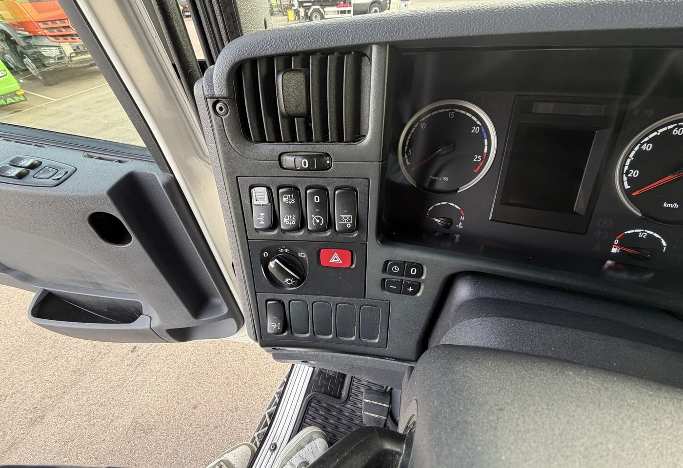 MOTO6625_3049530 vehicle image
