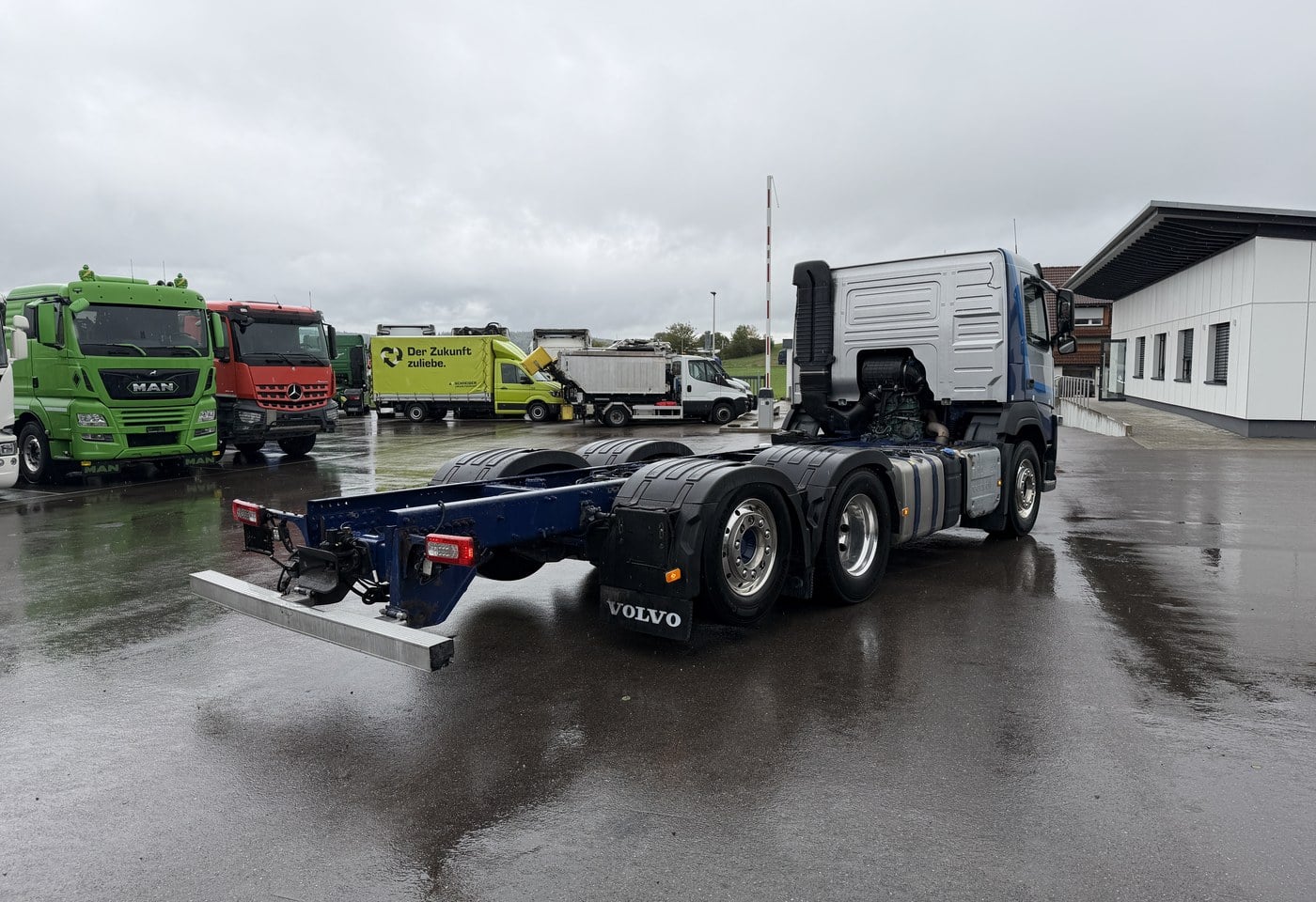 MOTO6625_3055226 vehicle image