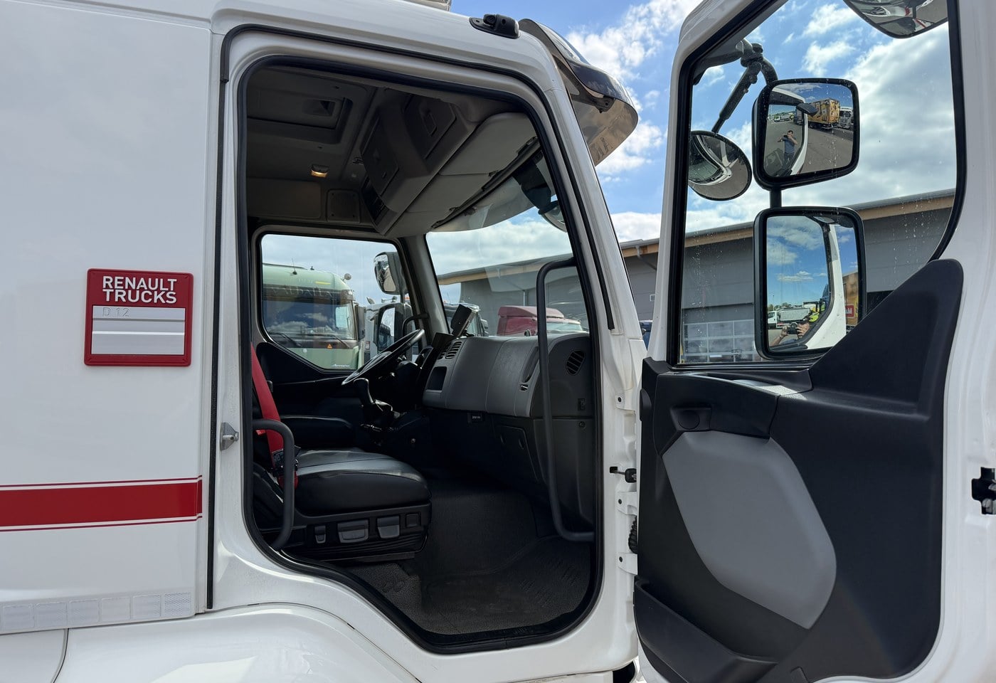MOTO6625_3049517 vehicle image