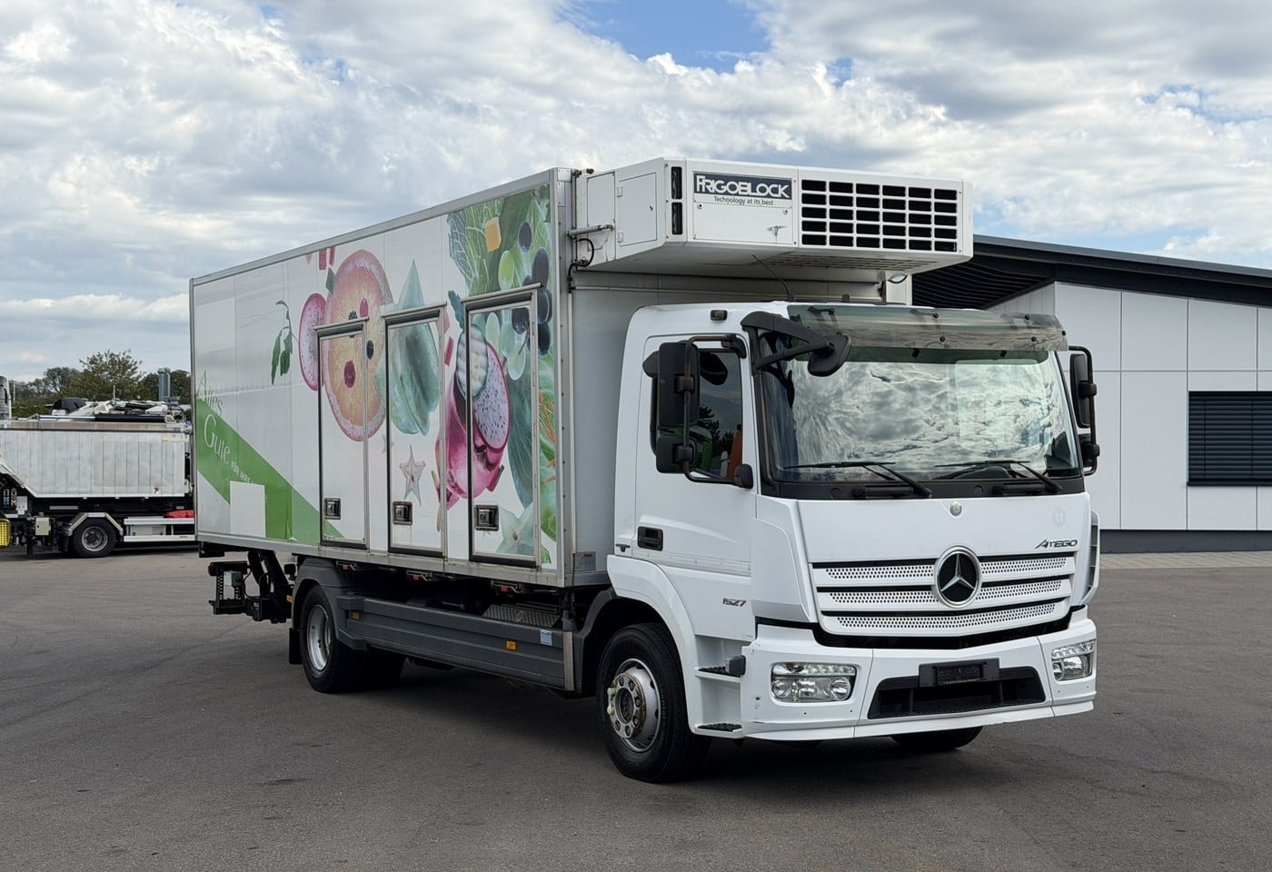 MOTO6625_3049890 vehicle image