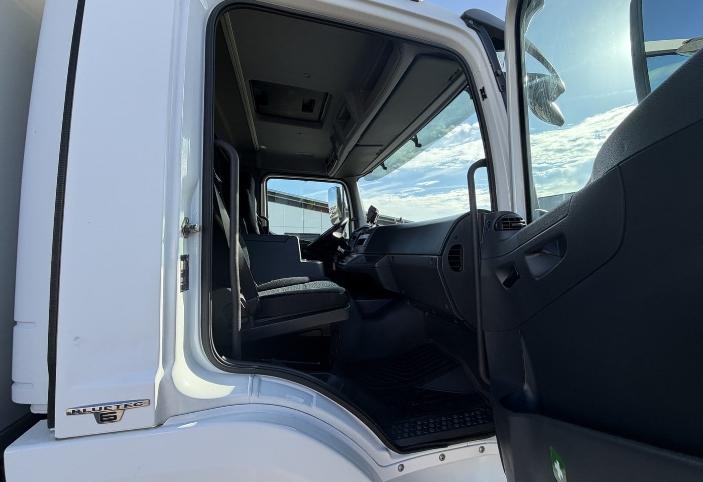 MOTO6625_3051997 vehicle image