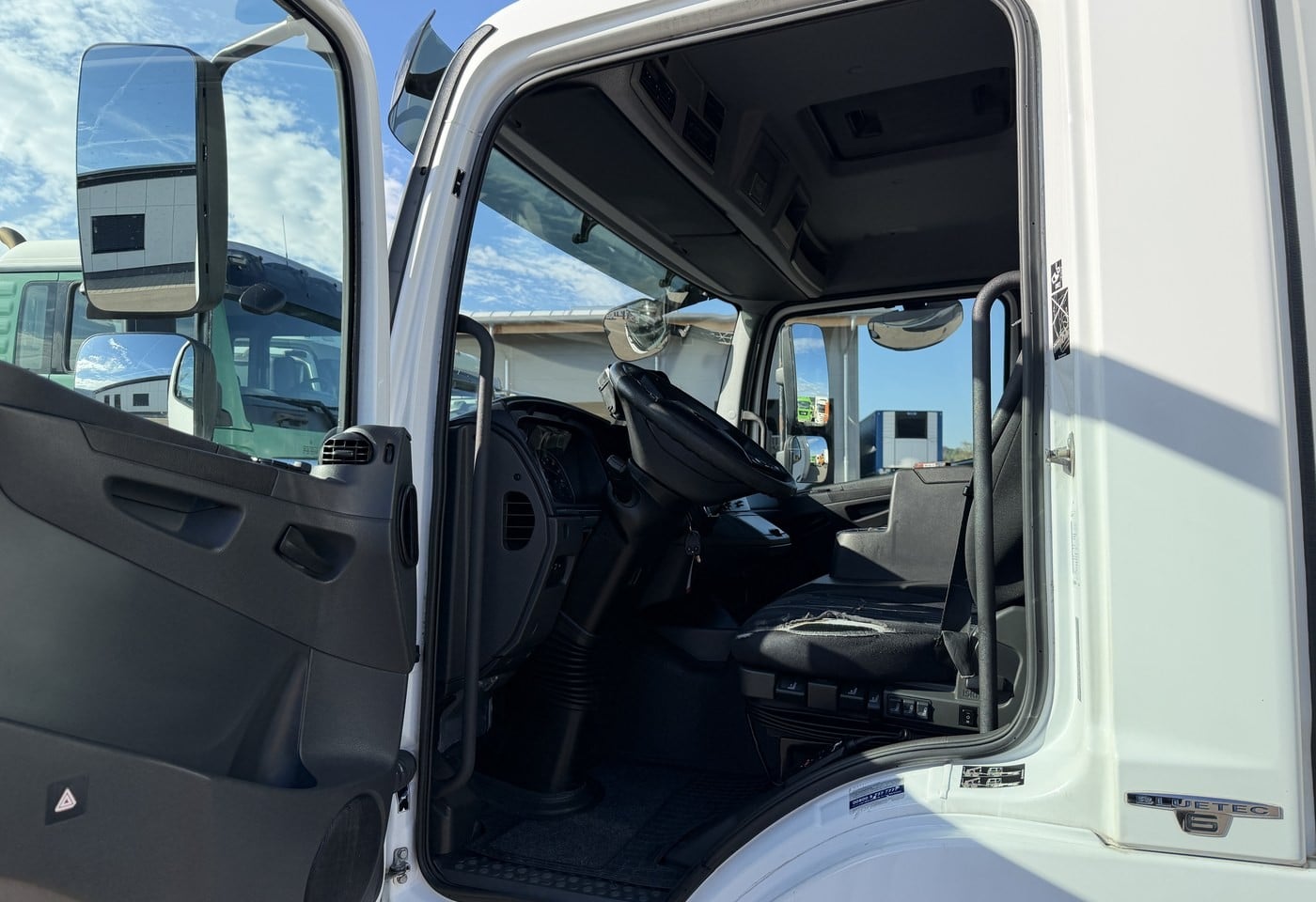 MOTO6625_3051997 vehicle image