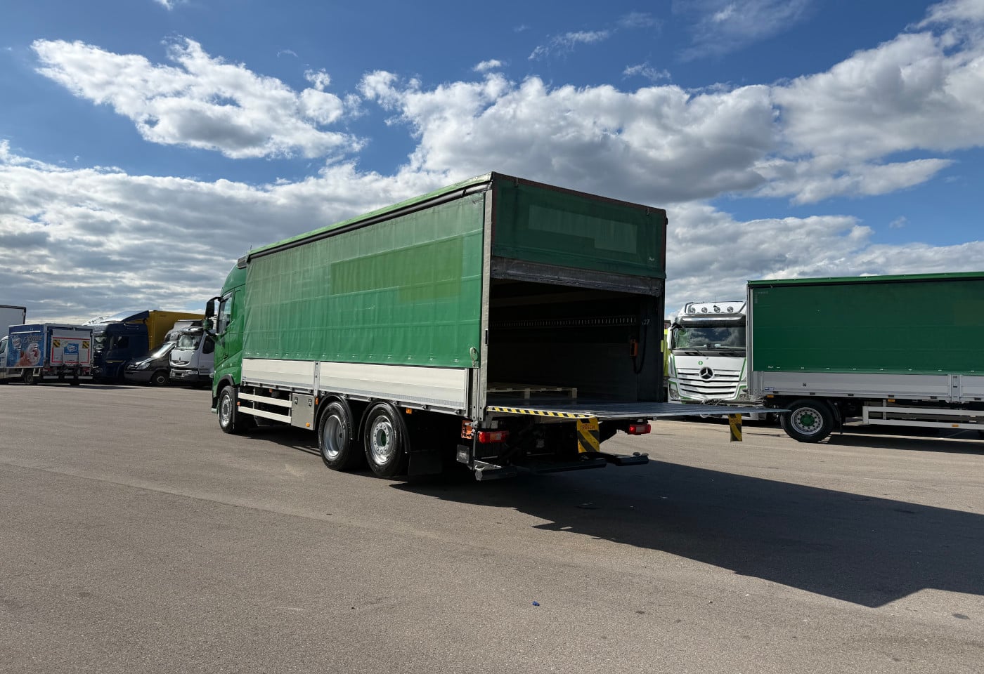 MOTO6625_3049513 vehicle image