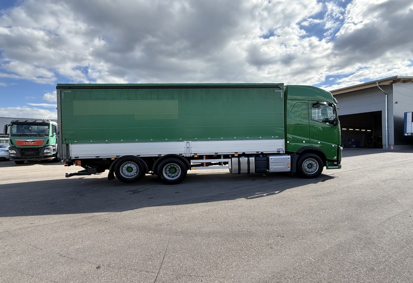 MOTO6625_3051994 vehicle image