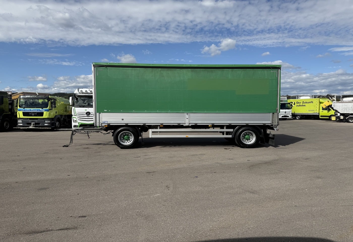 MOTO6625_3054643 vehicle image