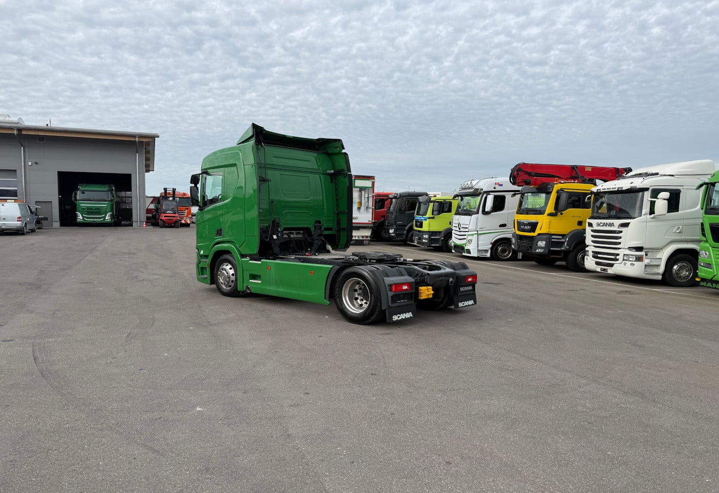 MOTO6625_3049508 vehicle image