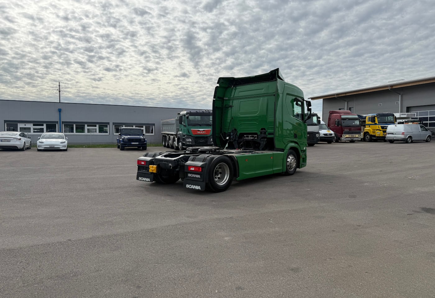 MOTO6625_3049508 vehicle image