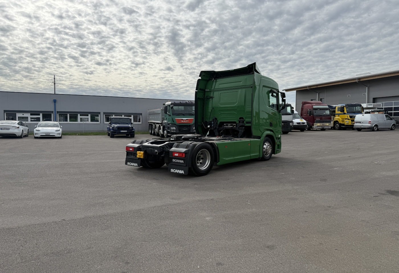 MOTO6625_3054430 vehicle image