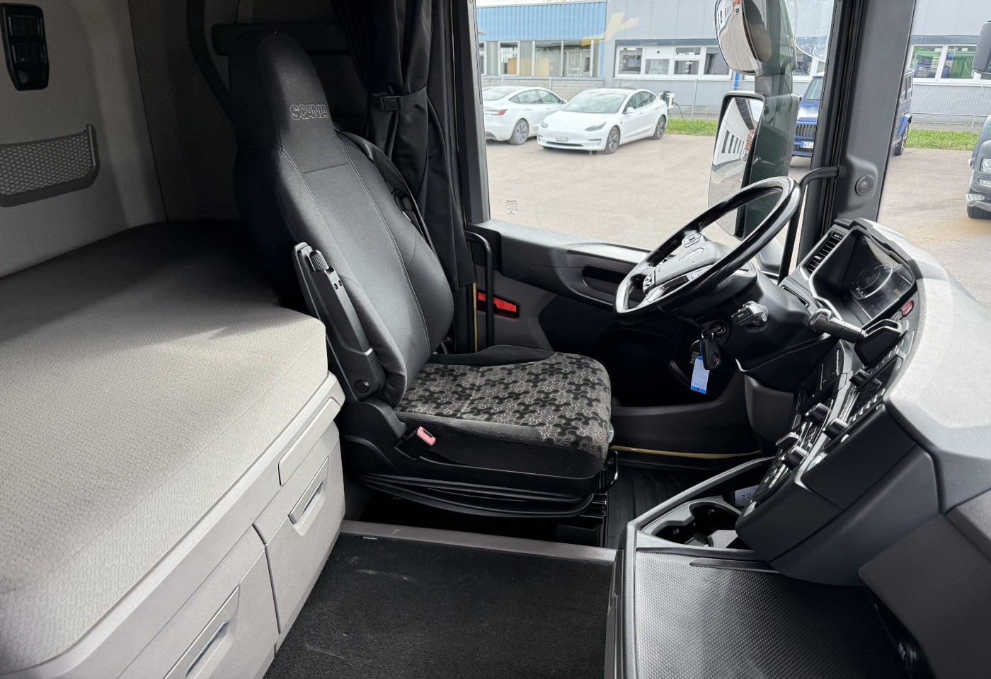 MOTO6625_3054430 vehicle image