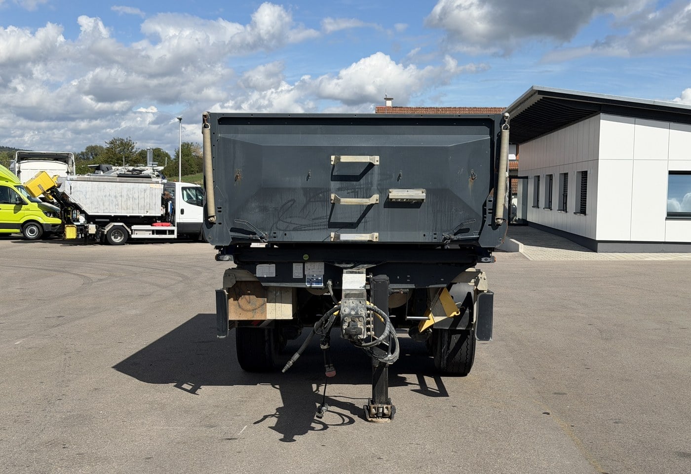 MOTO6625_3055729 vehicle image