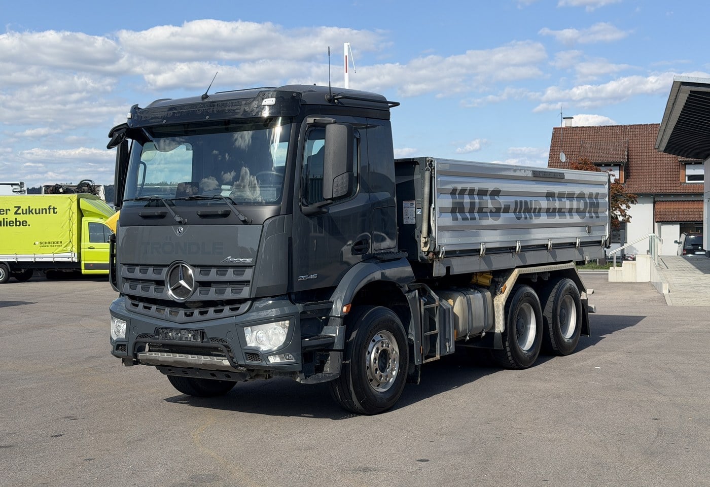 MOTO6625_3056298 vehicle image