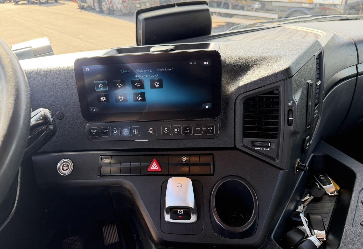 MOTO6625_3056298 vehicle image