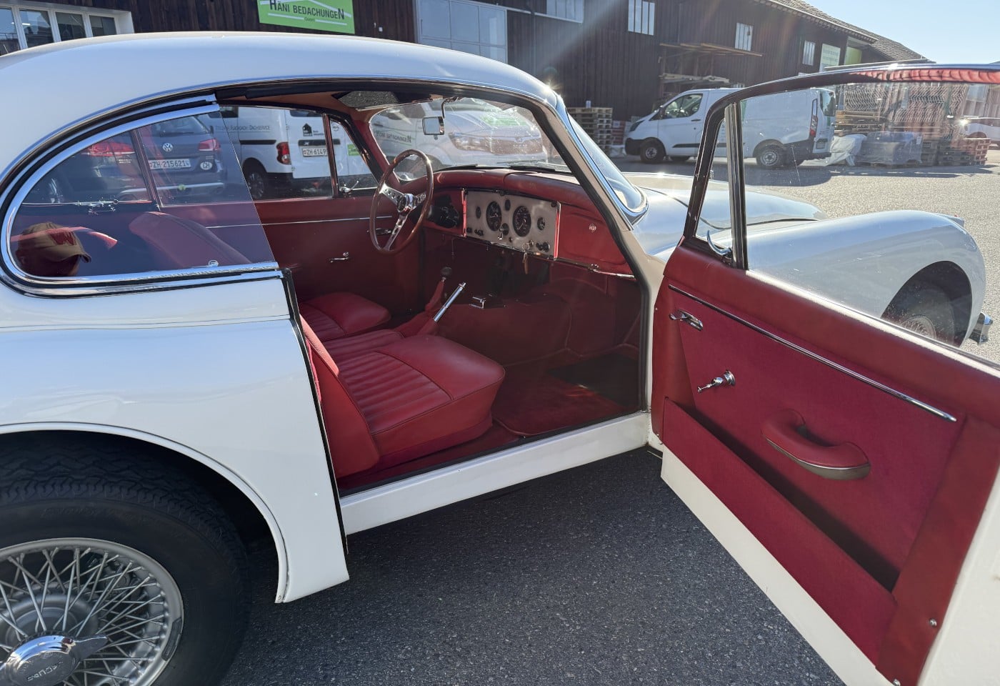 MOTO6625_3051732 vehicle image