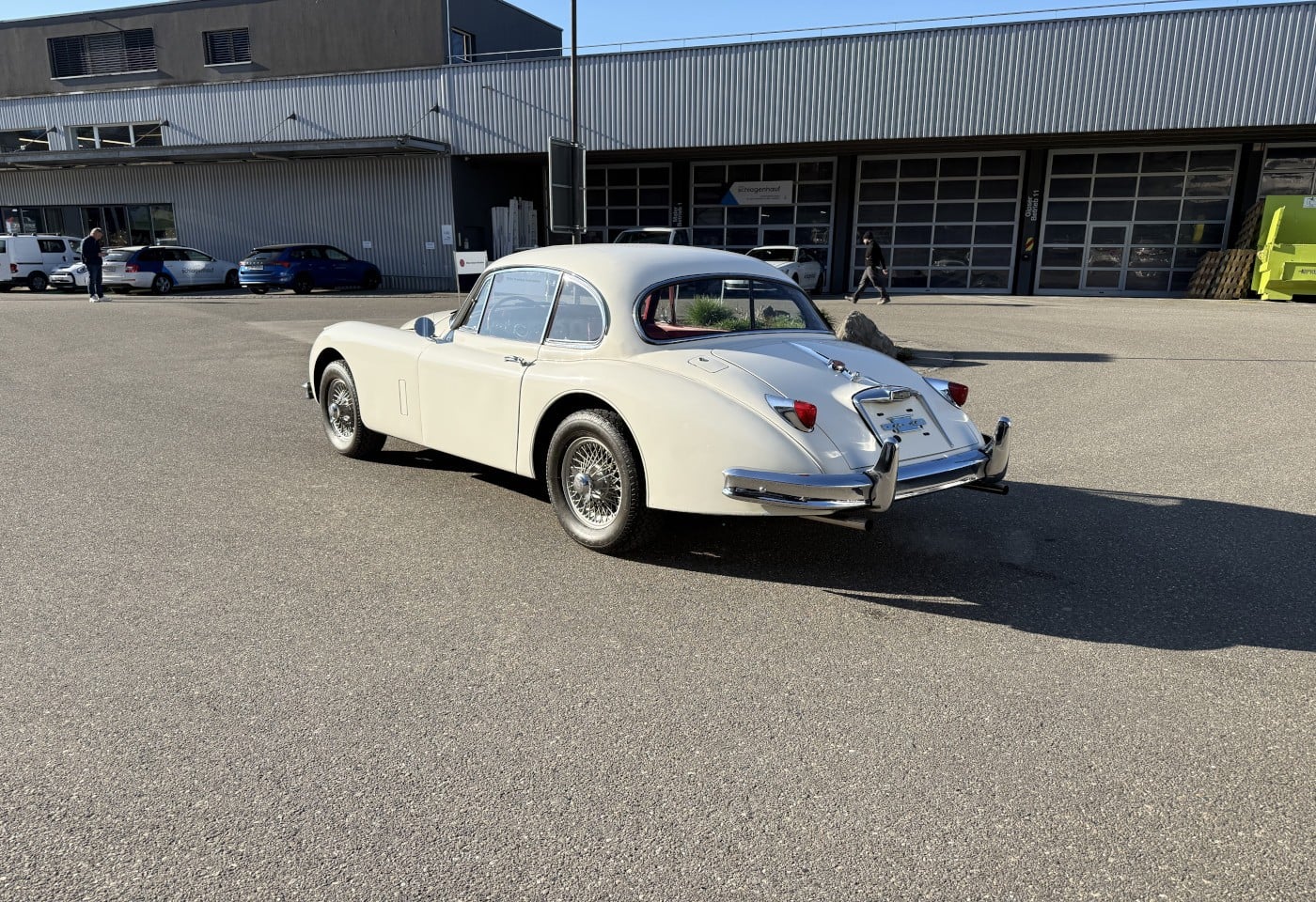 MOTO6625_3051732 vehicle image