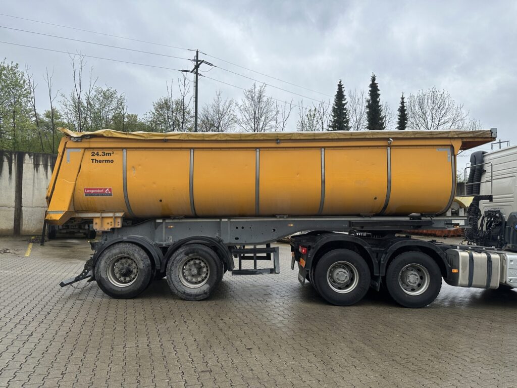 (D) 2018 Langendorf SK 20 Sattelkipper isoliert