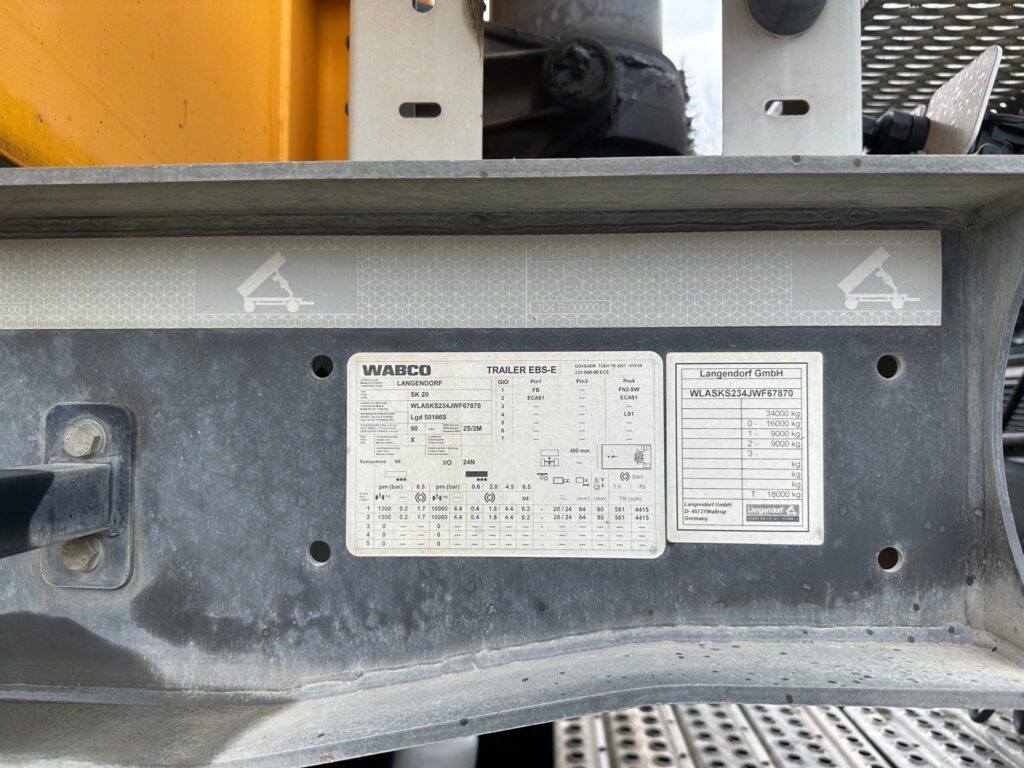 (D) 2018 Langendorf SK 20 Sattelkipper isoliert