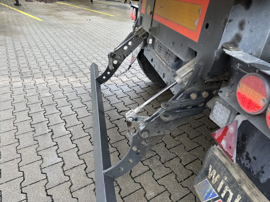 (D) 2018 Langendorf SK 20 Sattelkipper isoliert
