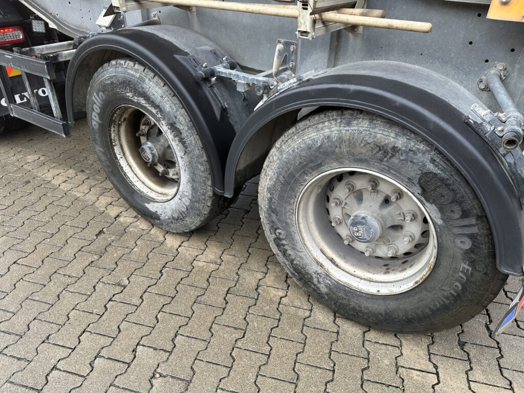 (D) 2018 Langendorf SK 20 Sattelkipper isoliert