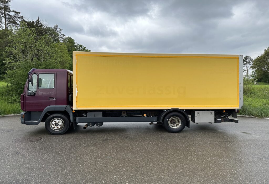 (D) 2003 MAN 12.225 LLC 4x2 Koffer / HB