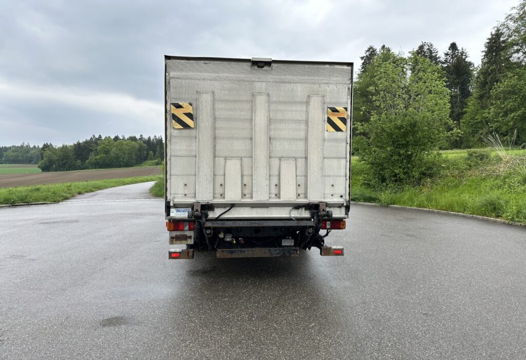 (D) 2003 MAN 12.225 LLC 4x2 Koffer / HB