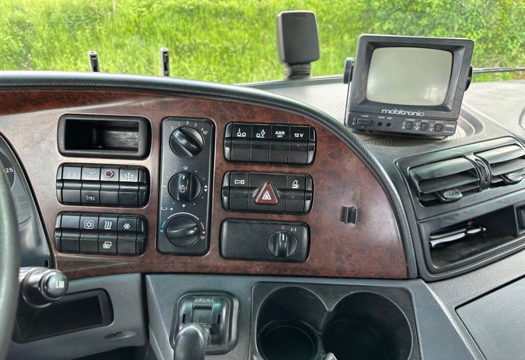 (D) 2004 MB Actros 2541 6x2*4 Brücke / Kran