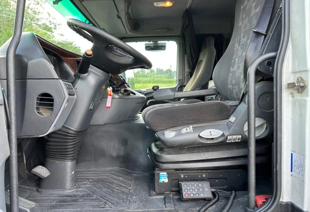 (D) 2004 MB Actros 2541 6x2*4 Brücke / Kran